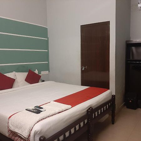 Cochin Airport Hotel Kochi Buitenkant foto