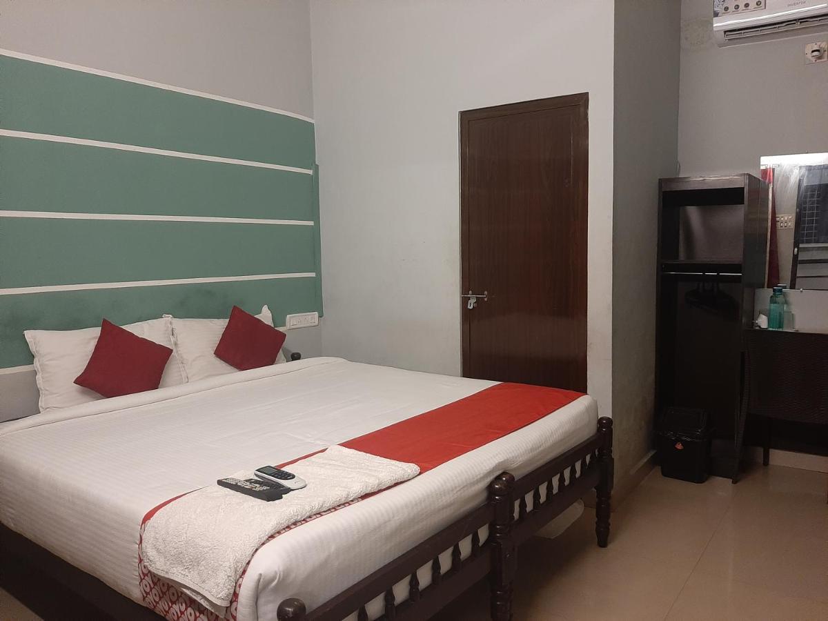 Cochin Airport Hotel Kochi Buitenkant foto