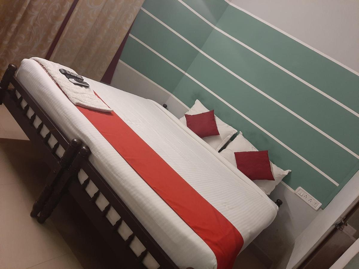 Cochin Airport Hotel Kochi Buitenkant foto
