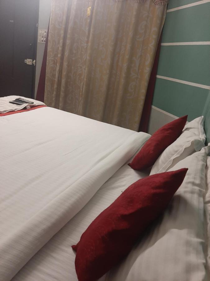 Cochin Airport Hotel Kochi Buitenkant foto