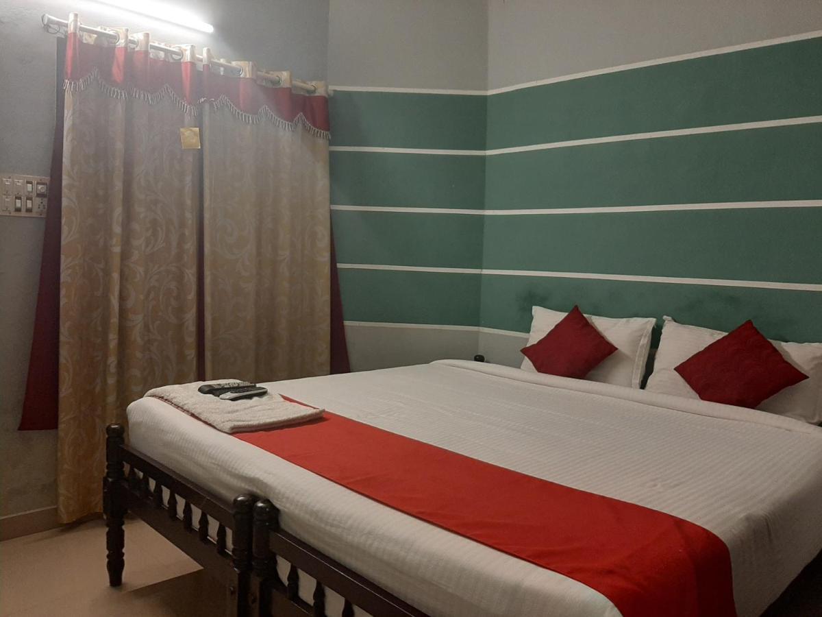 Cochin Airport Hotel Kochi Buitenkant foto